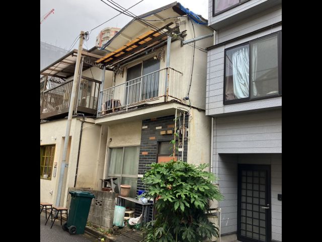 木造２階建て解体工事(東京都新宿区赤城下町)工事前の様子です。
